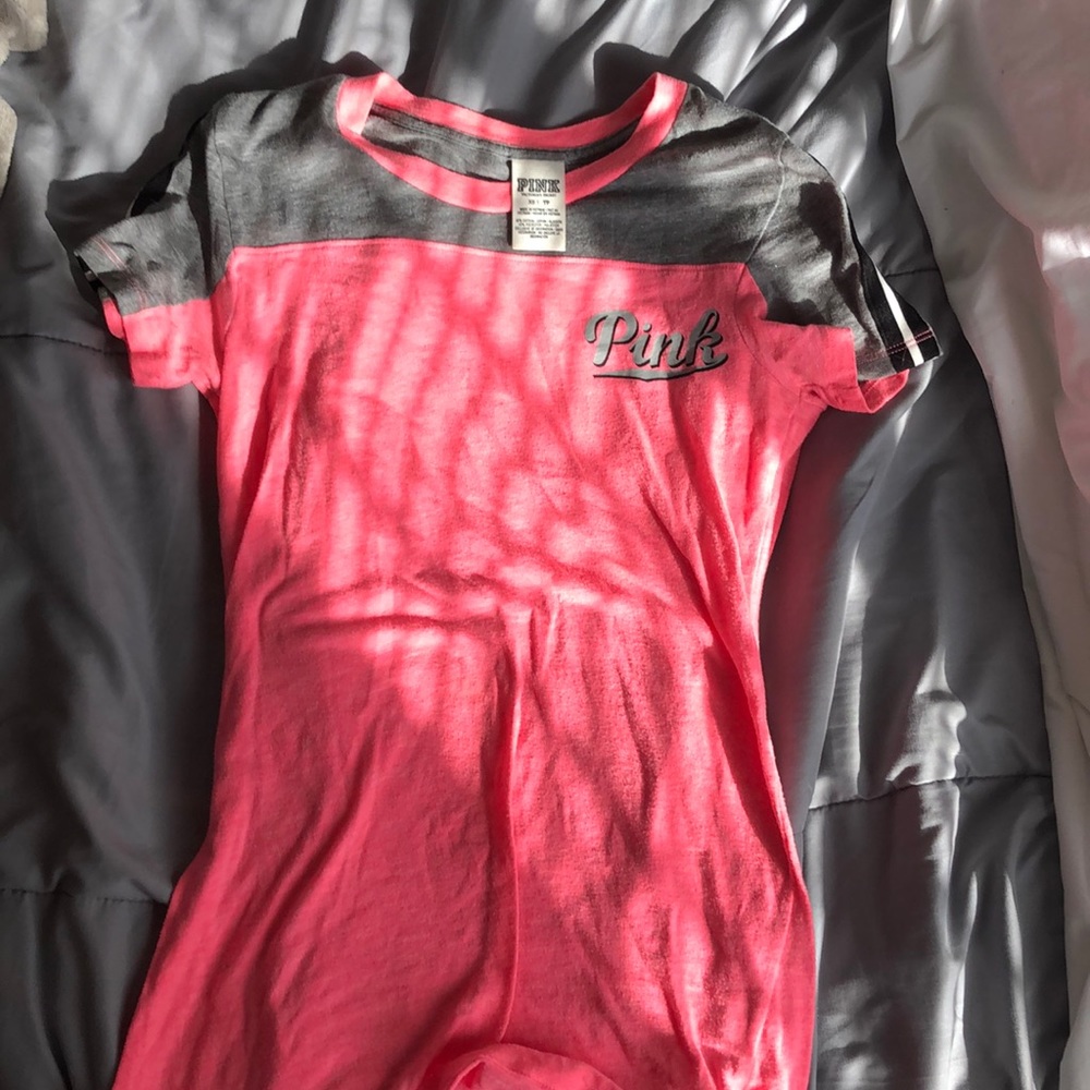 Super cute neon pink t